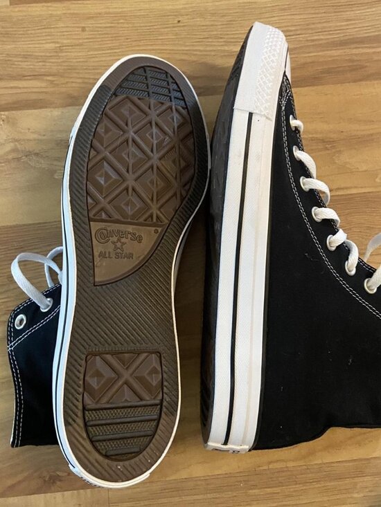 Converse - Picture 1 of 2